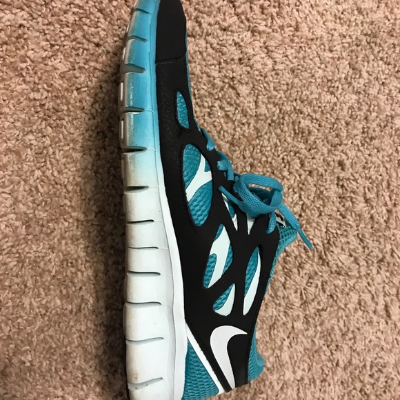 aqua & black nike tennis shoes - Picture 2 of 3
